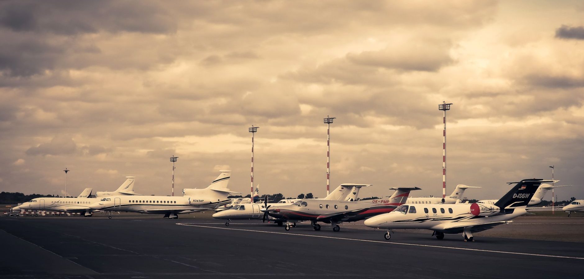 Comment tracker le jet privé d&rsquo;une célébrité en 2026 : guide complet