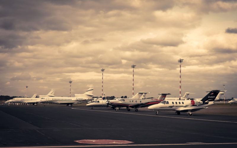 Comment tracker le jet privé d&rsquo;une célébrité en 2026 : guide complet